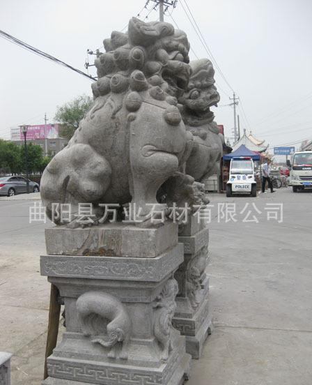 萬業(yè)雕塑現(xiàn)有一對青石老獅子請個(gè)位看看值多少錢