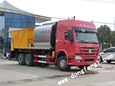 新疆_哪里有賣同步碎石封層車？ 程力同步碎石封層車廠家_廠家直銷更省錢
