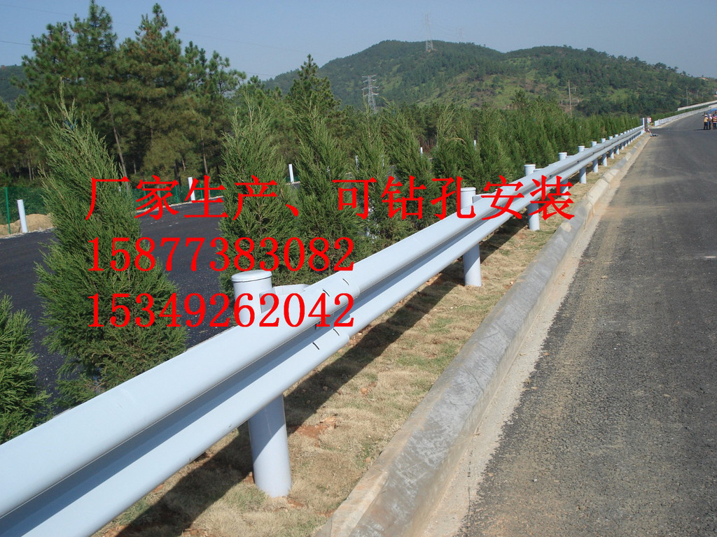 世騰廠家生產(chǎn)定制波形防撞護(hù)欄，甘肅蘭州鄉(xiāng)村道路防護(hù)欄 可安裝護(hù)欄立柱及掛板 波形護(hù)欄